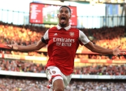 米兰体育官网-南美球星加盟英超球队，为球队注入活力