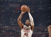 米兰体育官网-爵士险胜老鹰，保持不败