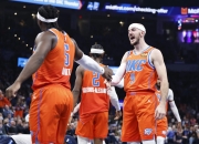 米兰体育app-火箭逆袭击败小牛，独行侠遭连败