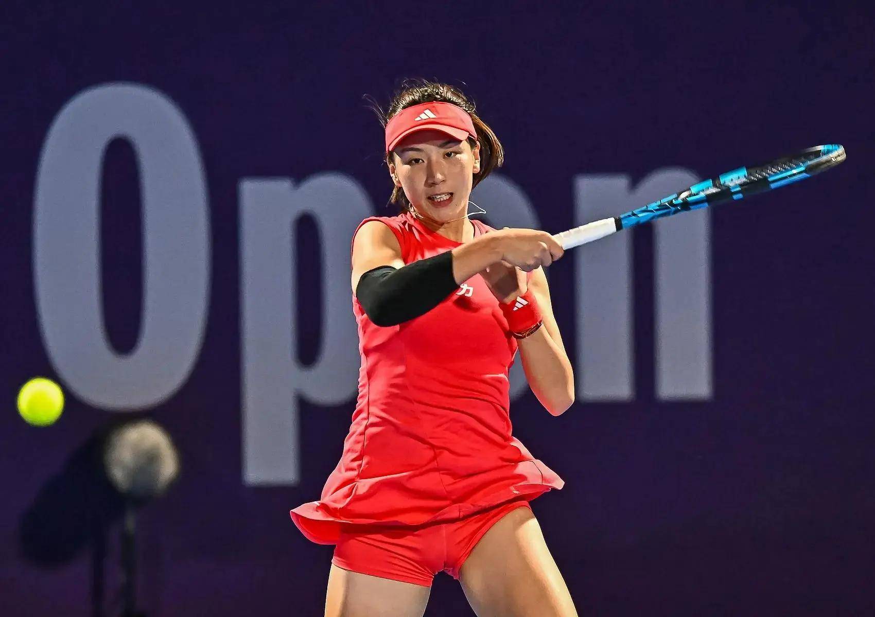 夺冠之路:女队士气高昂向前迈进 夺冠之路:女队士气高昂向前迈进