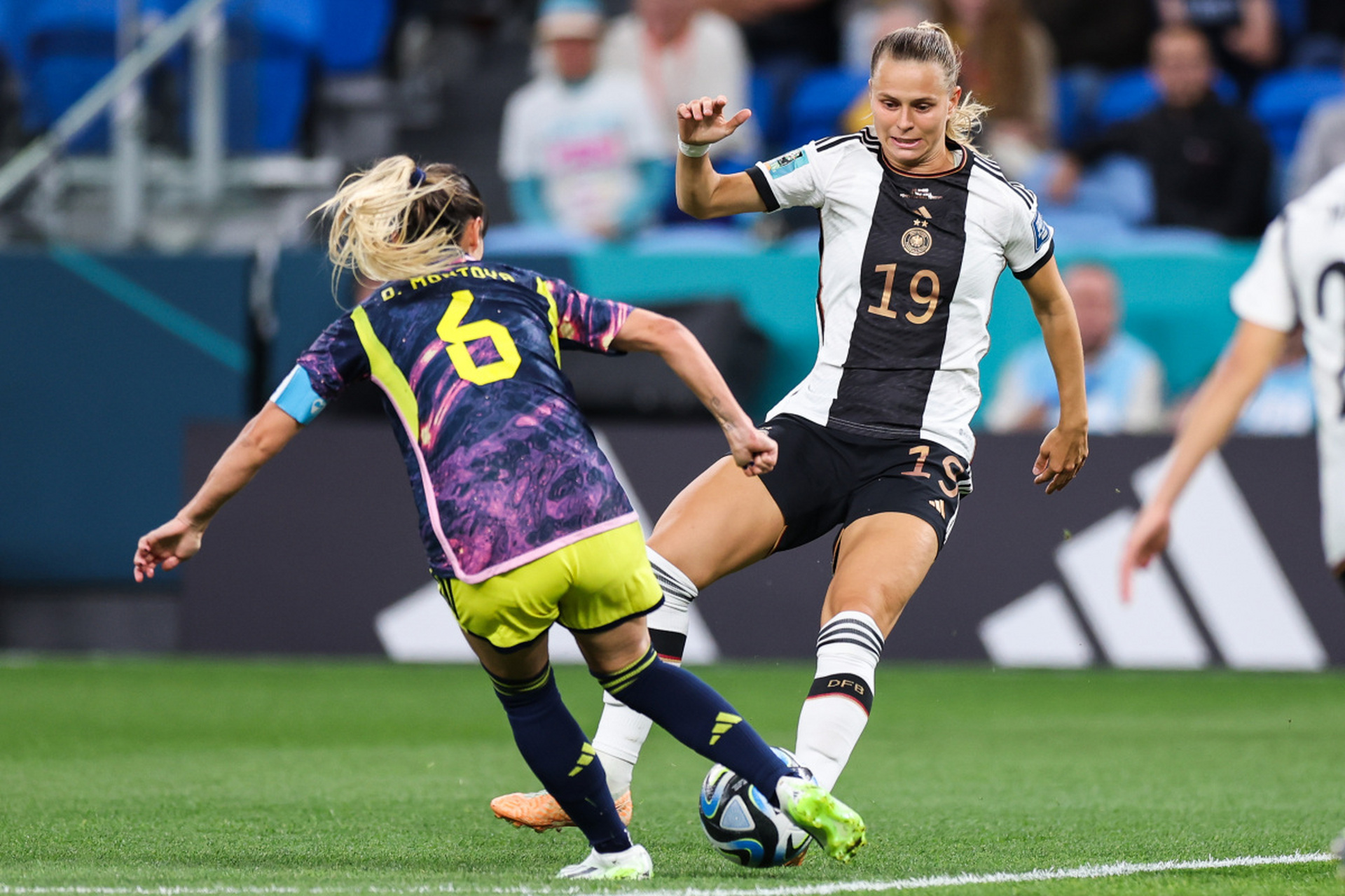 关于哥伦比亚女足领军压倒性优势赢得冠军杯的信息 关于哥伦比亚女足领军压倒性优势赢得冠军杯的信息