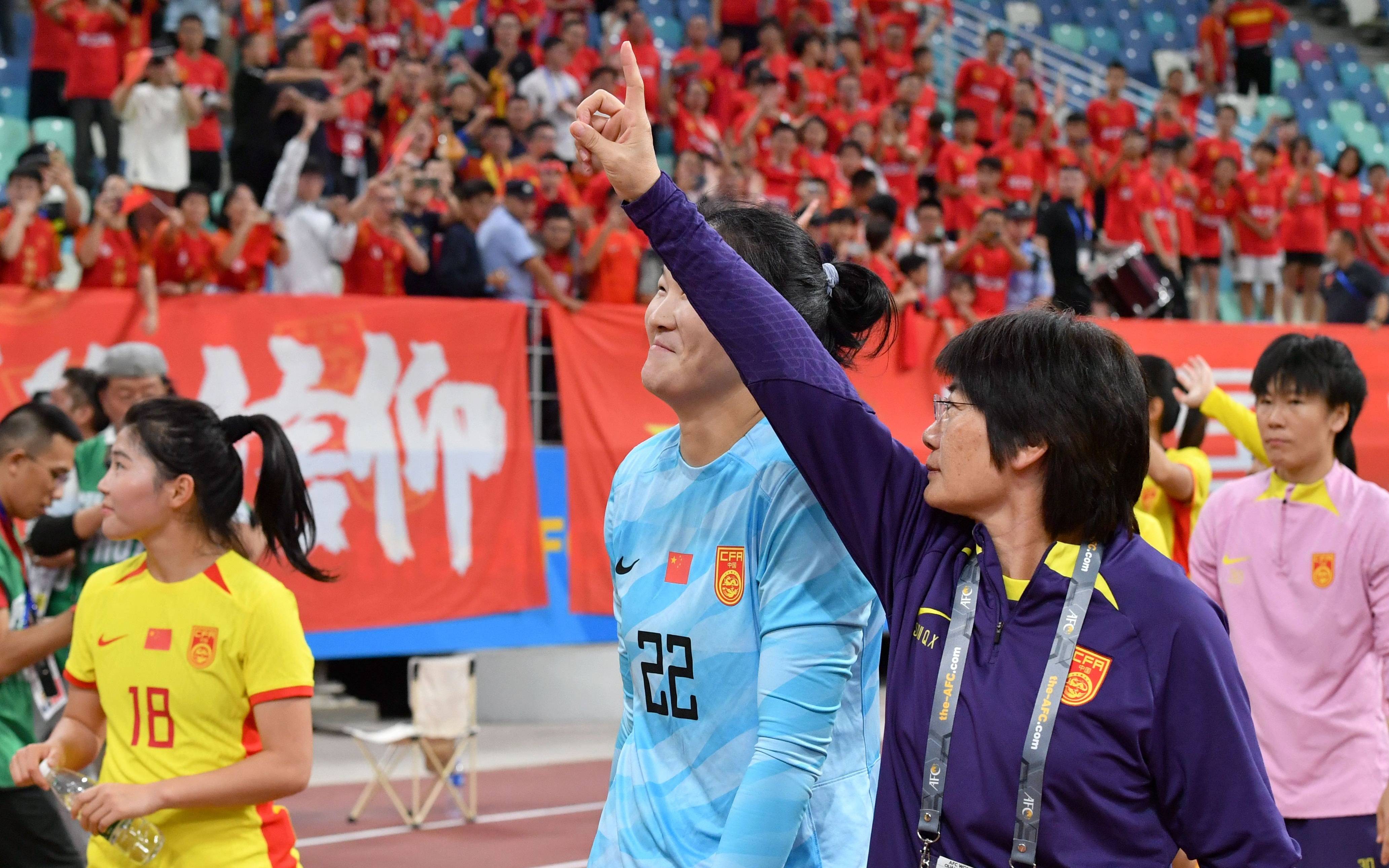 国际女子足球比赛中,中国队蓄势待发 国际女子足球比赛中,中国队蓄势待发