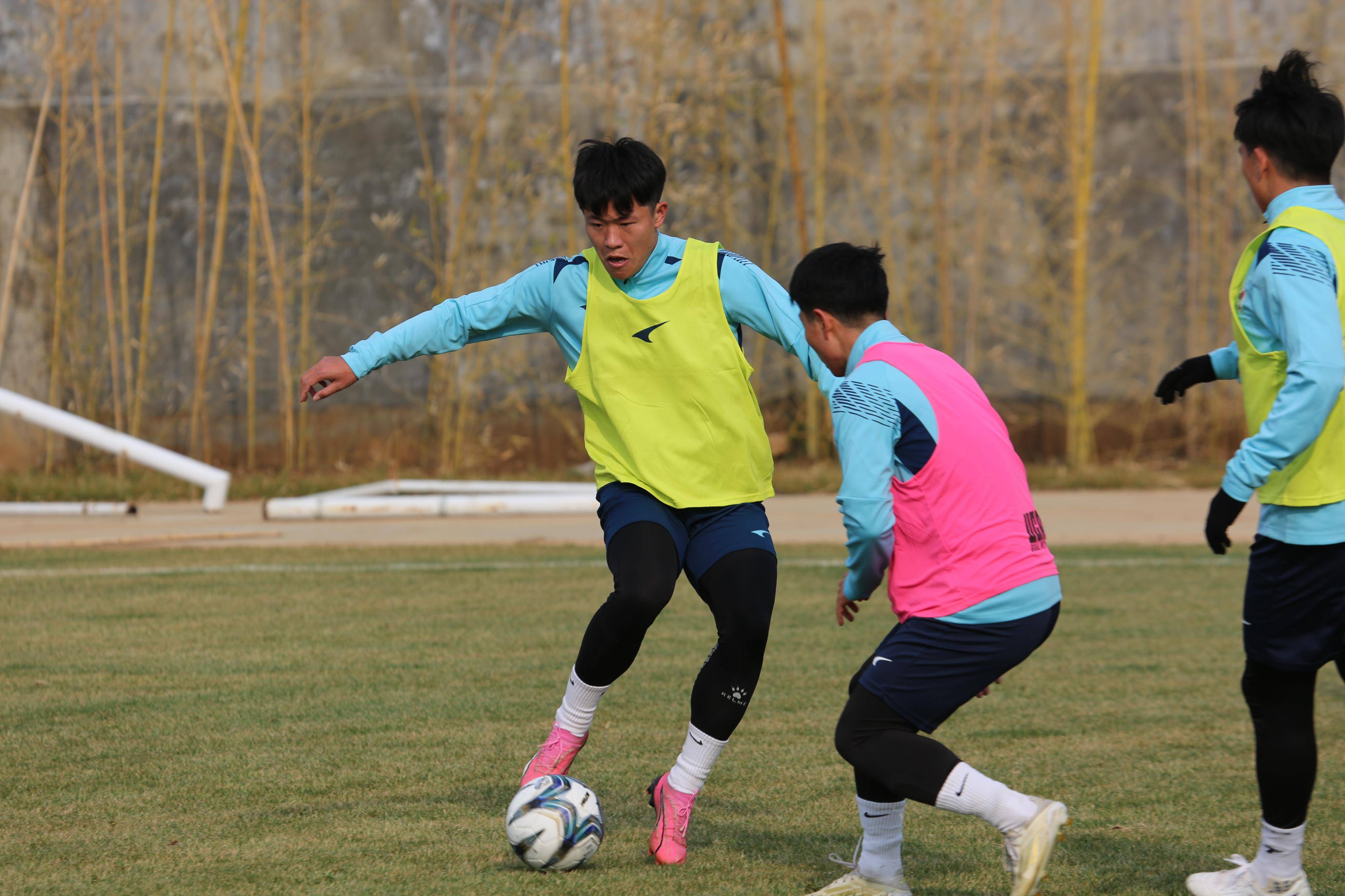 所有球队都在展开紧张备战，为新赛季奋力一战