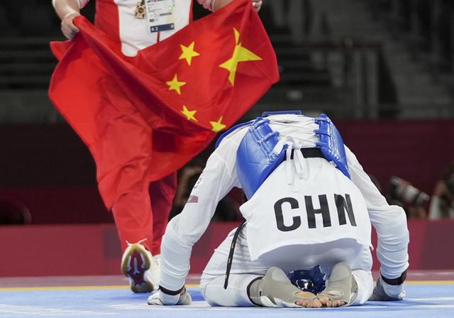 热门球队实力强劲,一路领先赢得掌声 热门球队实力强劲,一路领先赢得掌声