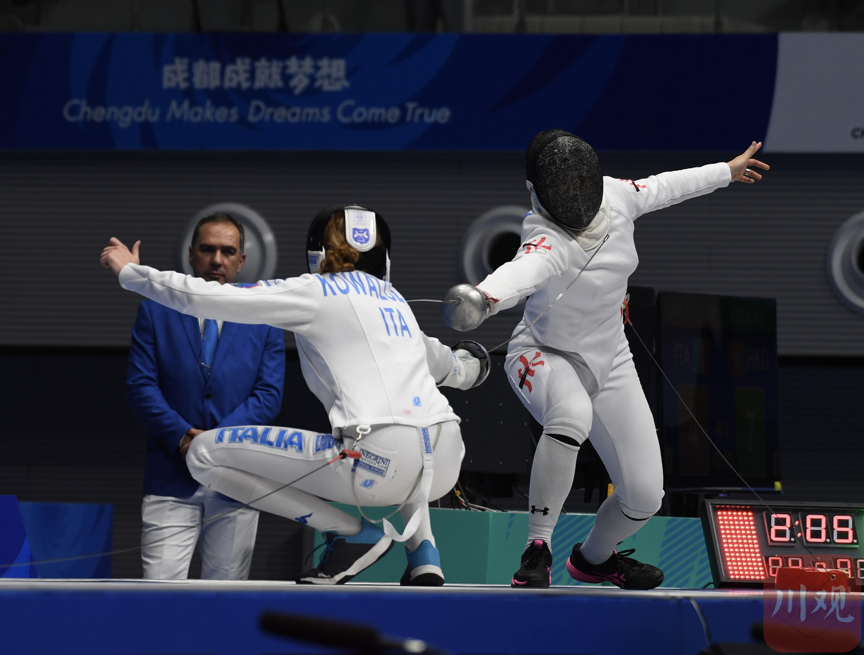 伊朗击剑选手奋勇争先，夺冠辉煌