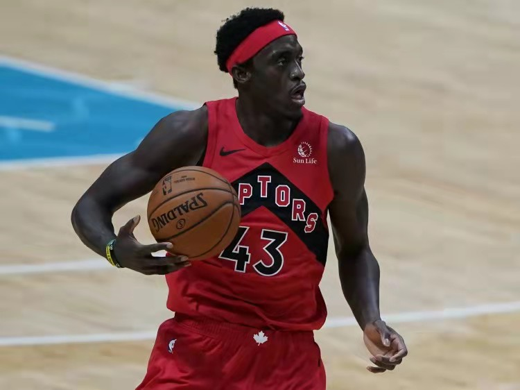 猛龙低迷难振,连败三场,季后赛压力大增 猛龙低迷难振,连败三场,季后赛压力大增