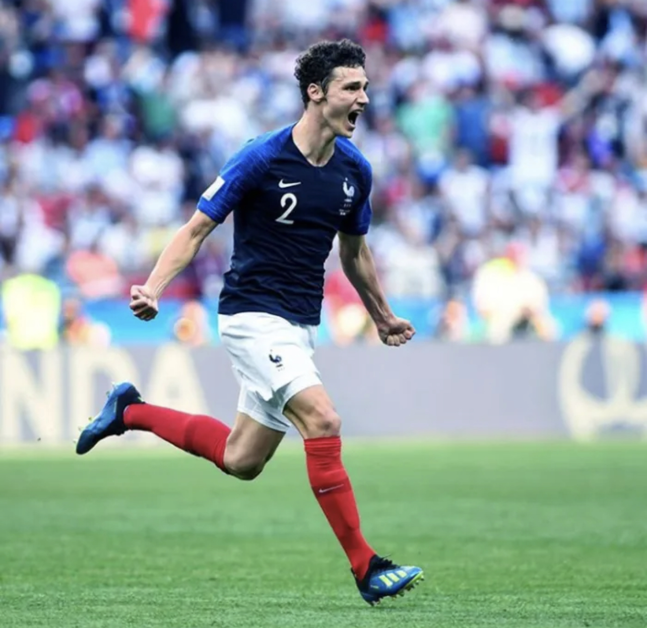 法国传奇球星在训练中展现出非凡技艺 法国传奇球星在训练中展现出非凡技艺