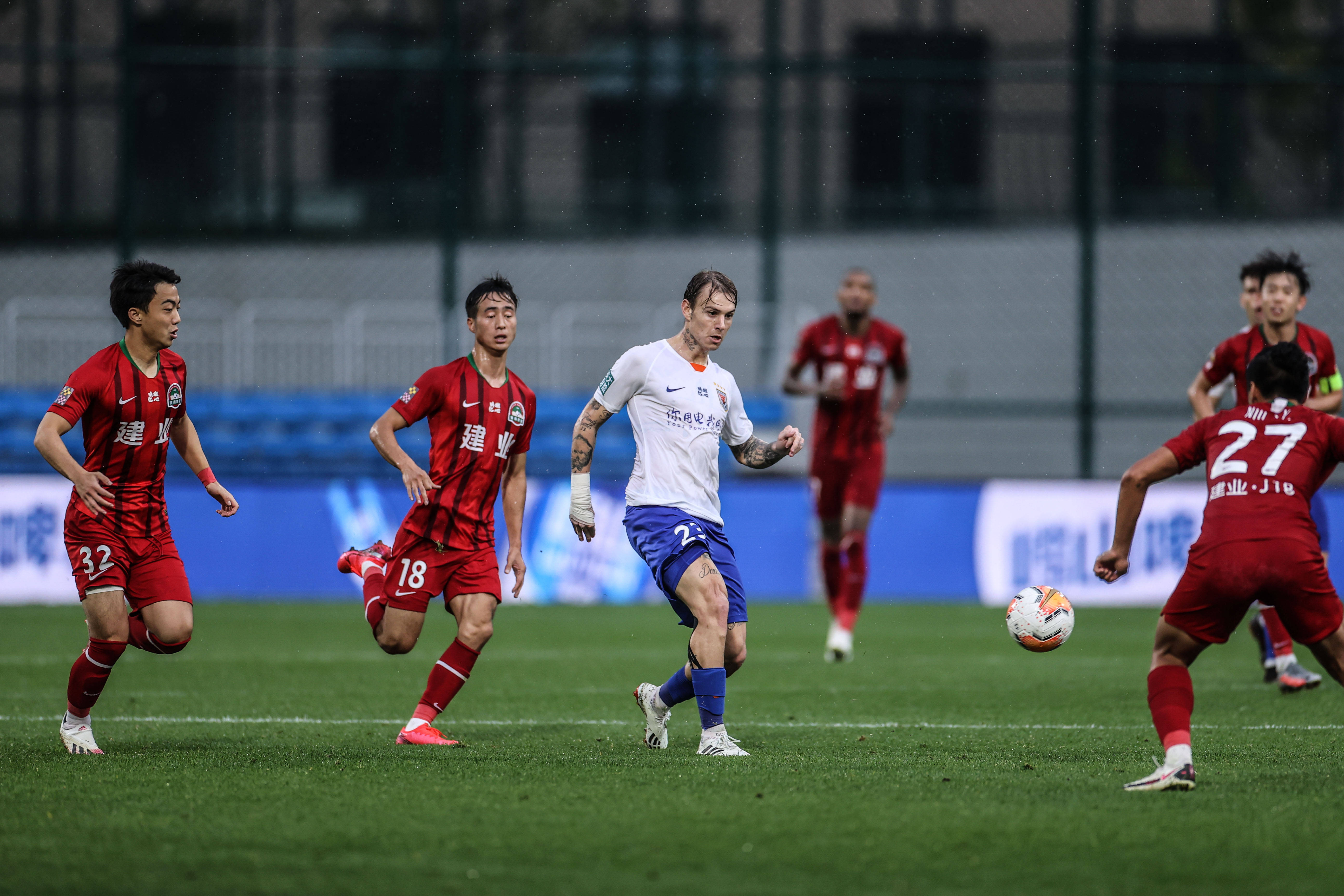 关于河南建业在比赛中踢出亮眼表现的信息