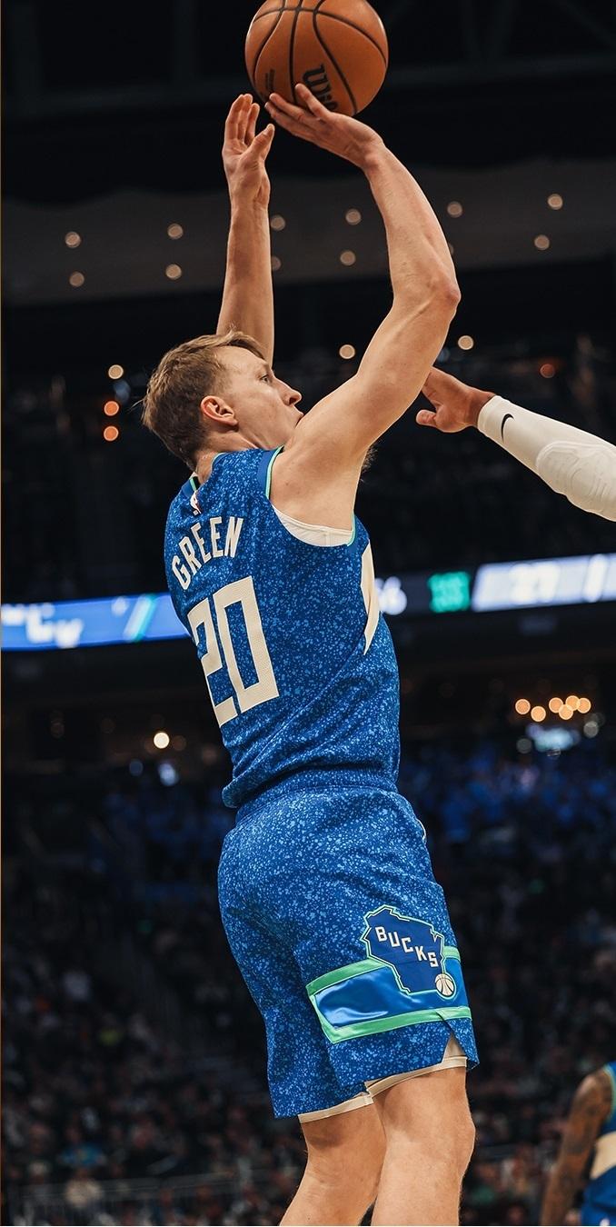 恐怖！雄鹿主场大胜尼克斯，继续碾压对手