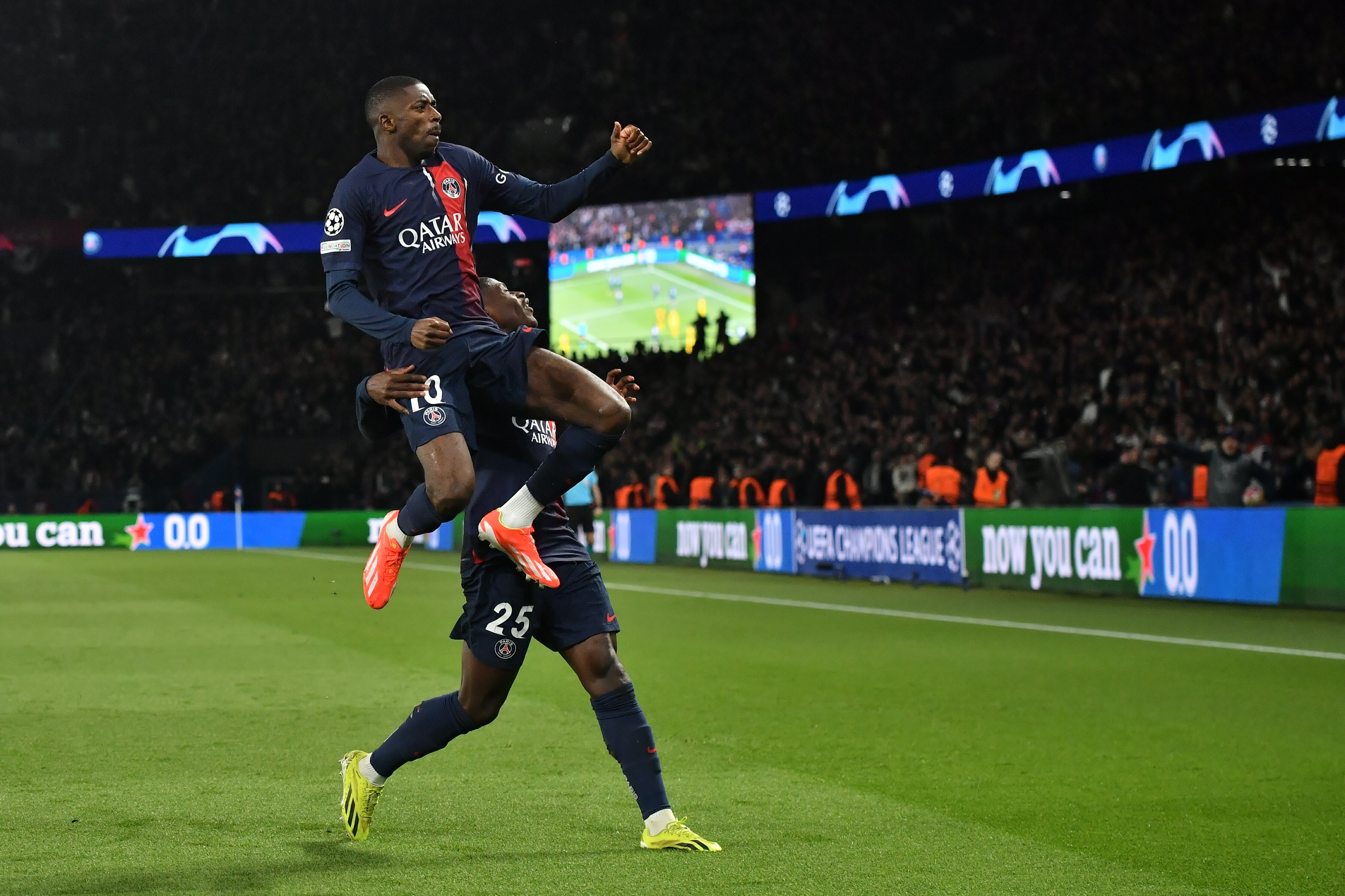 巴黎圣日耳曼大胜蒙彼利埃,登顶法甲联赛积分榜。 巴黎圣日耳曼大胜蒙彼利埃,登顶法甲联赛积分榜。