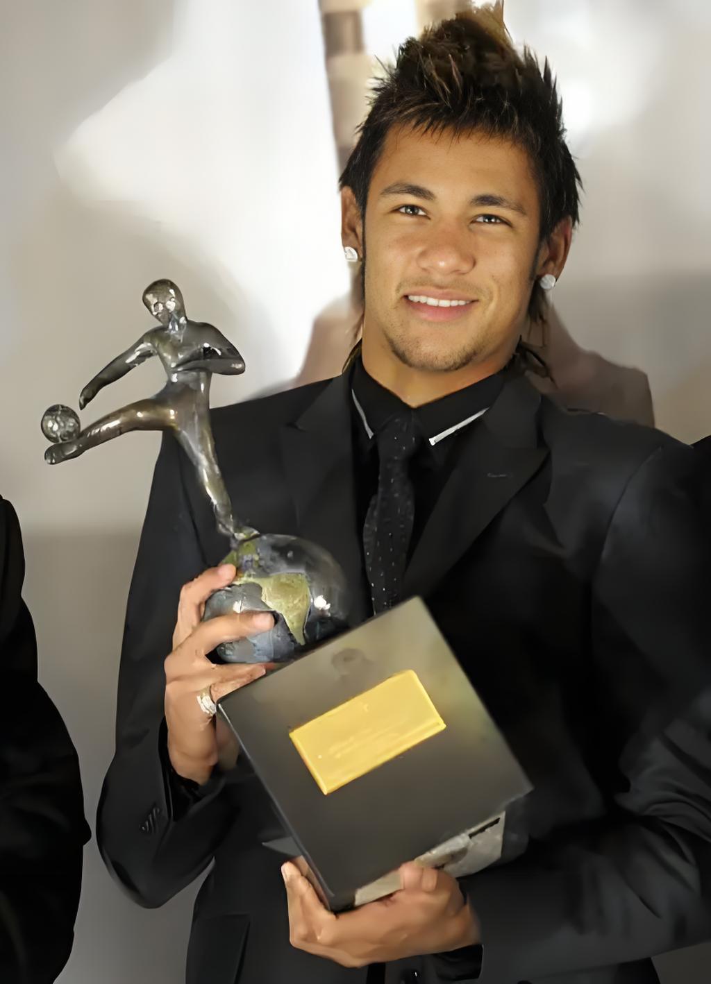 包含南美天才球员在英式足球赛场上闪耀,引起观众关注的词条 包含南美天才球员在英式足球赛场上闪耀,引起观众关注的词条