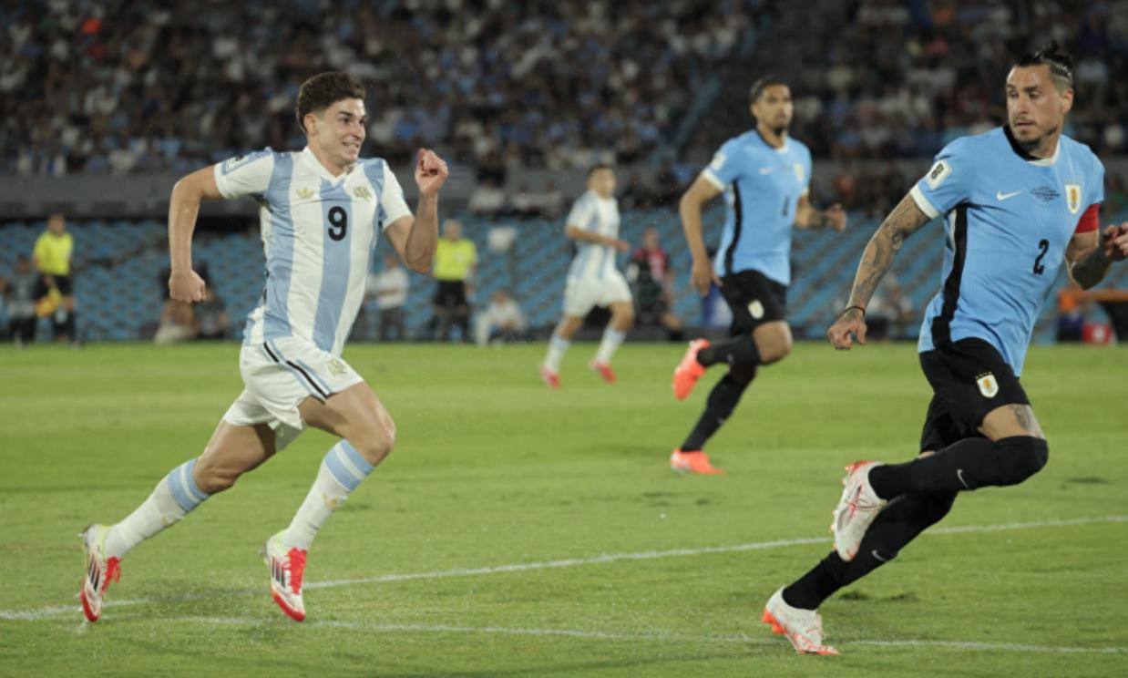 关于阿根廷球队联手逆转锦标赛头名的信息