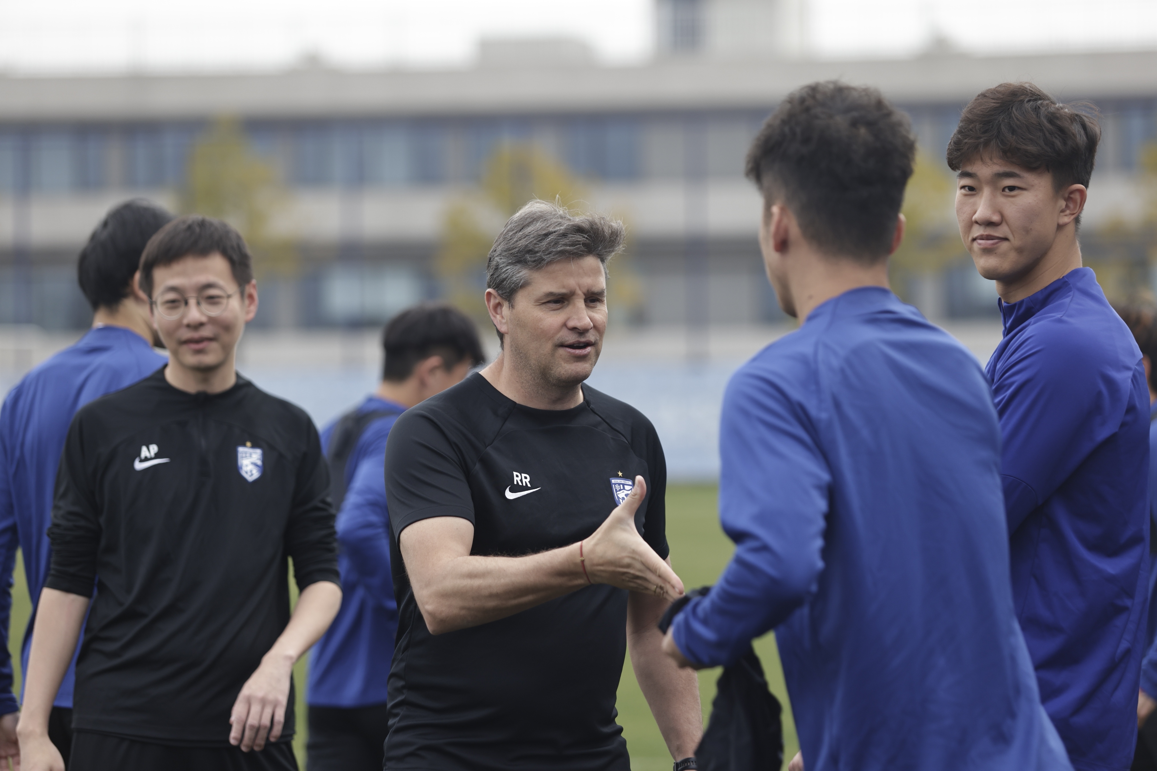 上港客场大胜建业,连续三战保持不败 上港客场大胜建业,连续三战保持不败