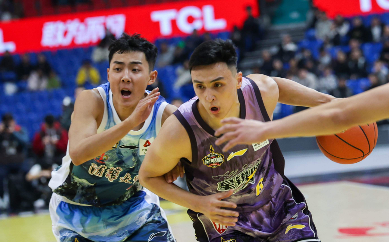 潜力爆棚的球员在比赛中展现出了惊人的实力 潜力爆棚的球员在比赛中展现出了惊人的实力