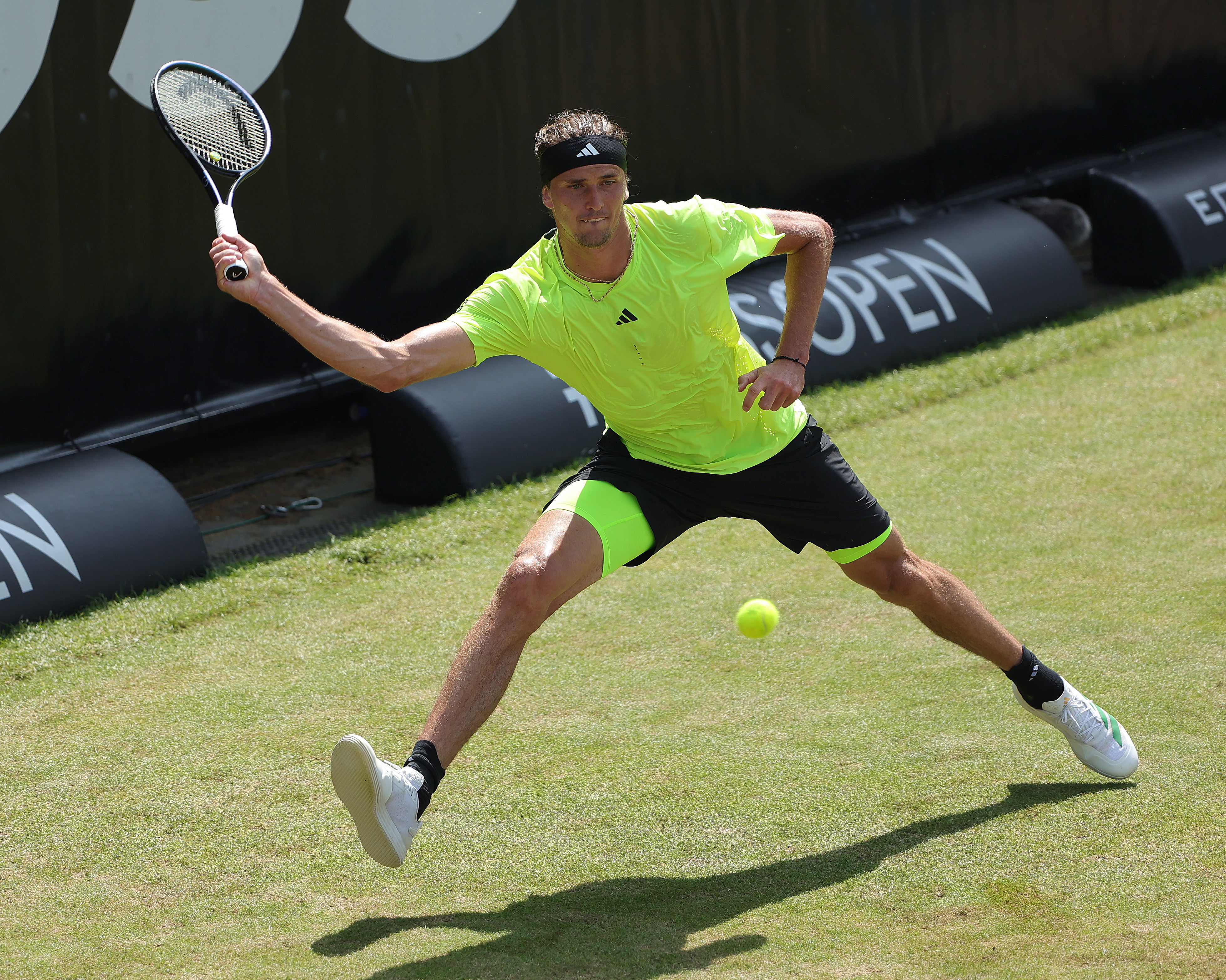 斯图加特球员展示训练日常生活的简单介绍