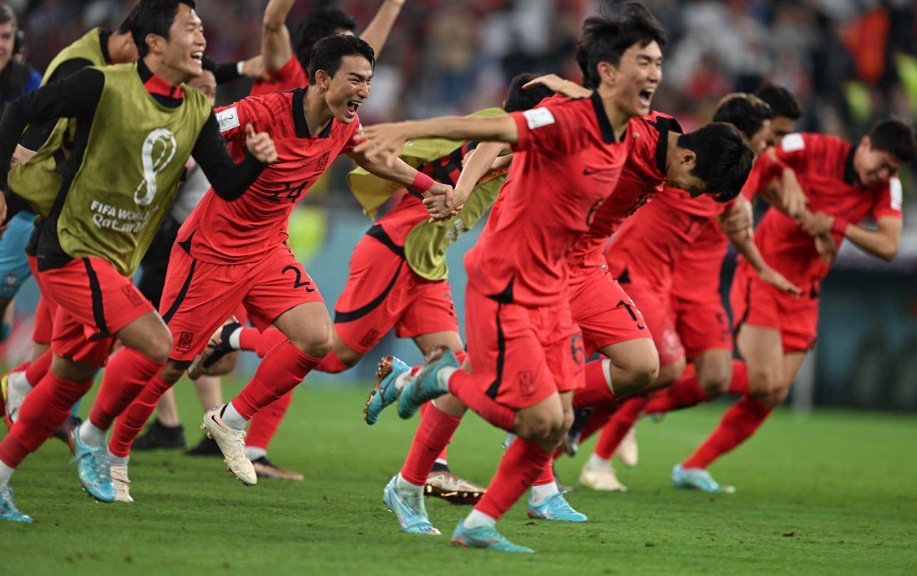 纷争不止,东方足球盛宴拼尽全力赢得荣誉 纷争不止,东方足球盛宴拼尽全力赢得荣誉