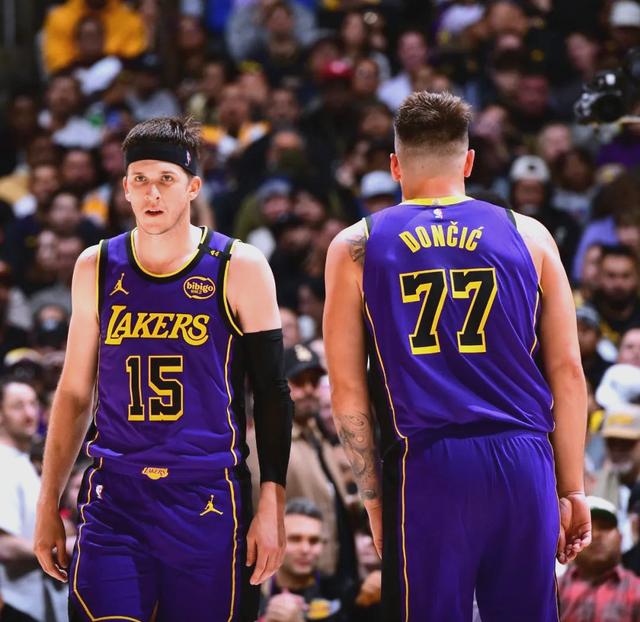 湖人击败步行者,领先西部 湖人击败步行者,领先西部