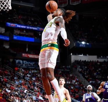 雄鹿击败火箭，字母哥41分表现令对手绝望的简单介绍