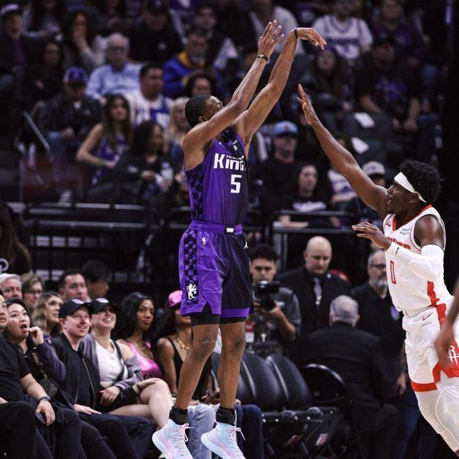 国王击败太阳，碾碎敌方英雄