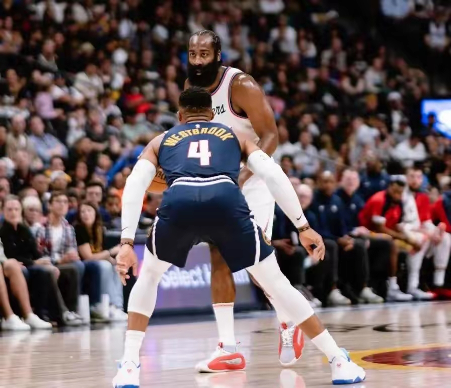 马刺不敌掘金,遭遇两连败 马刺不敌掘金,遭遇两连败