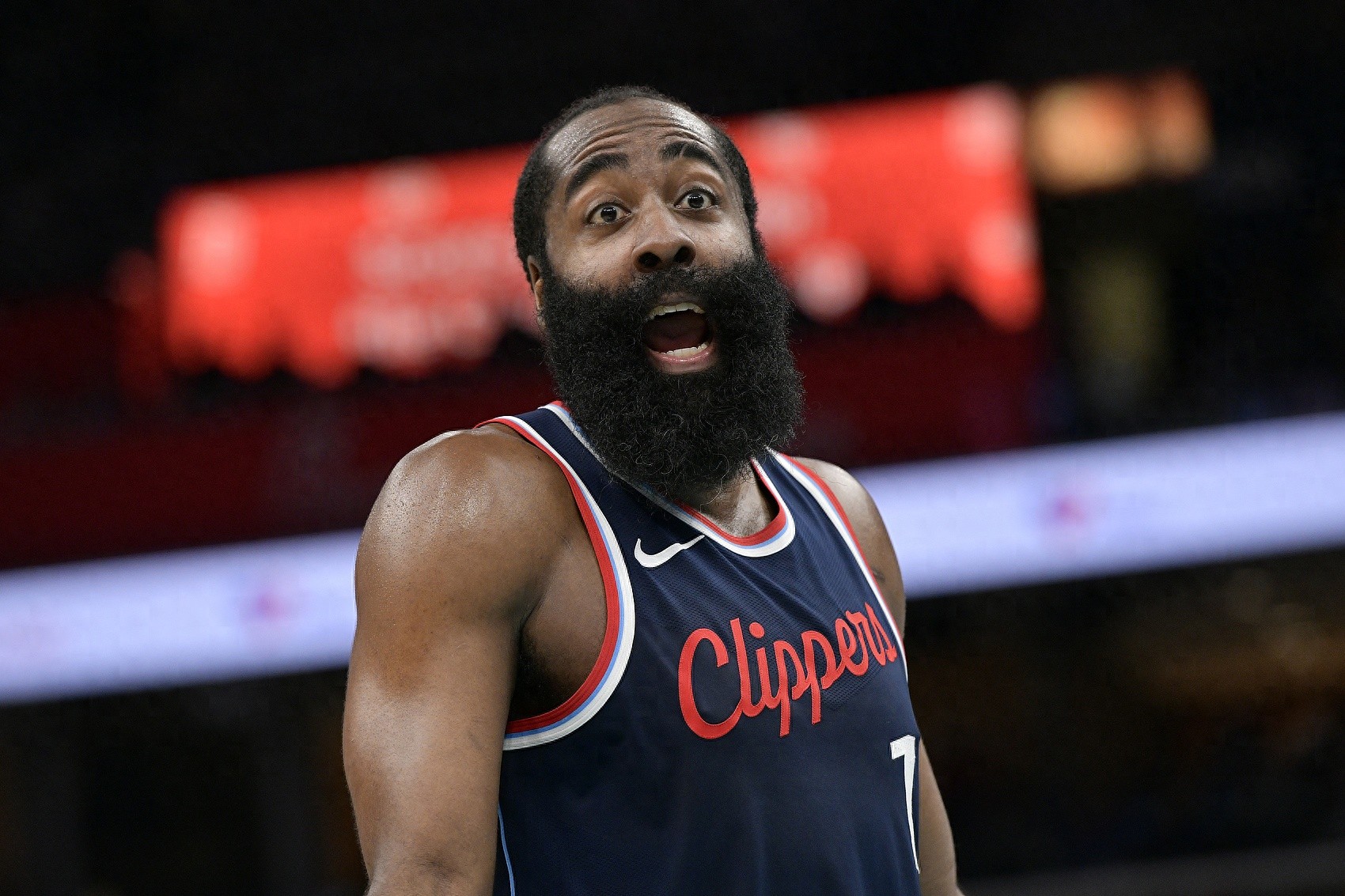 快船逆转开拓者取得胜利