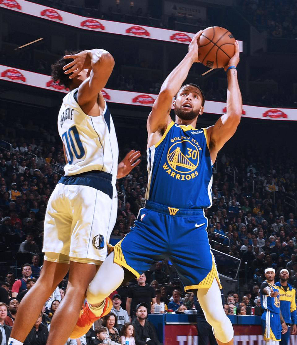 勇士惨败独行侠，库里轰31分的简单介绍