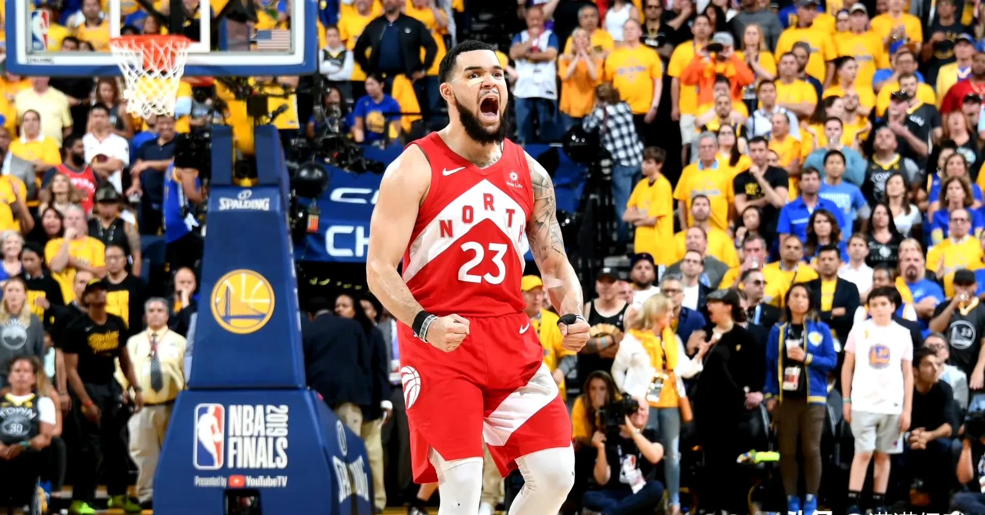 猛龙主场取得六连胜,新秀范弗利特表现抢眼 猛龙主场取得六连胜,新秀范弗利特表现抢眼